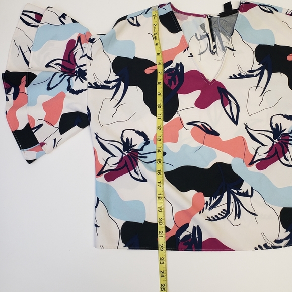 Halogen abstract floral ruffle sleeve top - Picture 6 of 7